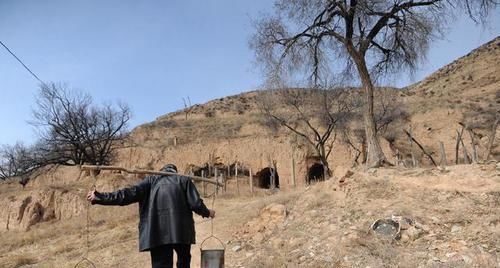  李林贵@为照顾患病弟弟，兄弟俩隐居深山50年，一年没吃过大米了