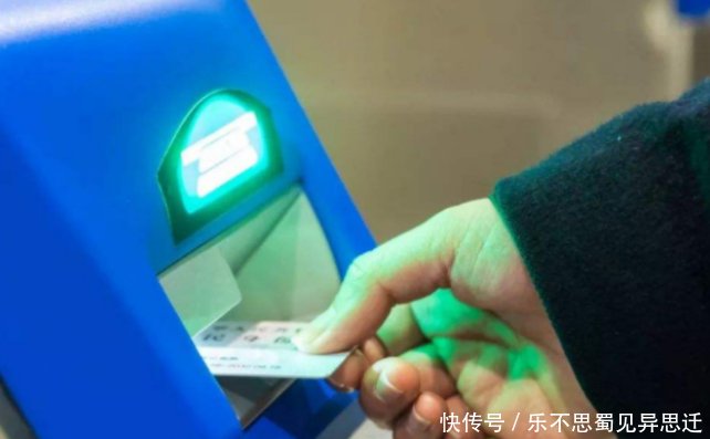  [排队]明明可以刷二代身份证进站，为什么有的人还是坚持排队取