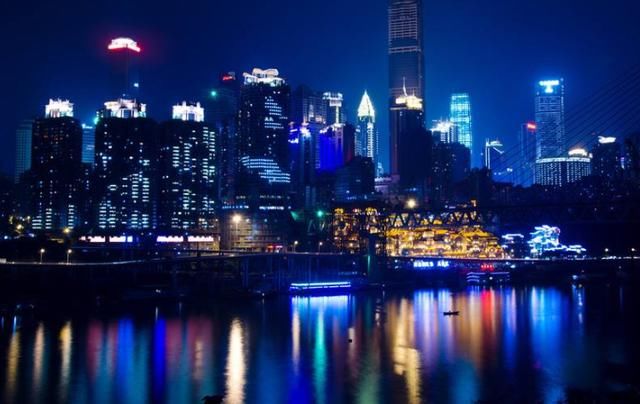  我国@我国西部三个超大型城市，交通实力强悍，而成都实现大逆袭