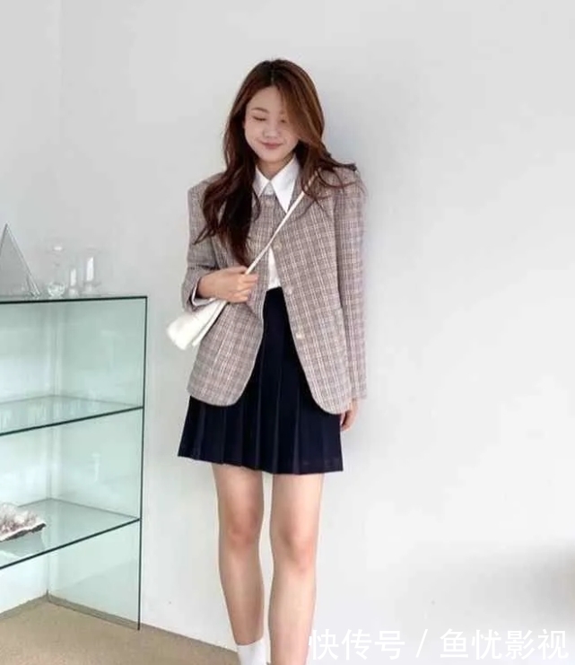  #四件#原来一件外套可以配四件裙子？这一衣多穿一定要学会