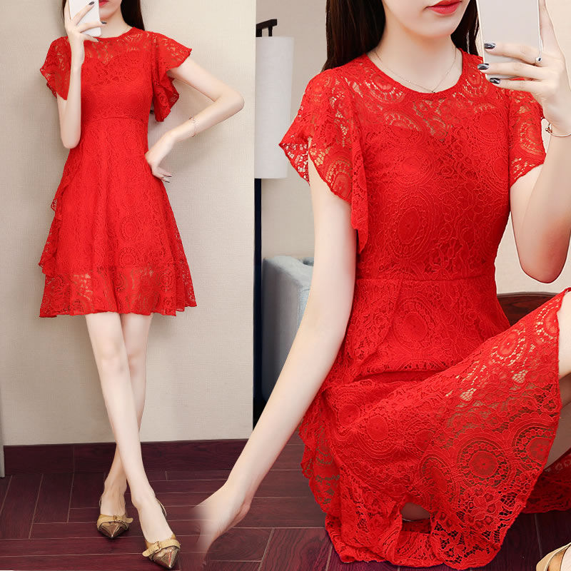 有一种性感，叫“蕾丝裙”，若隐若现的气质，连背影都过分吸睛