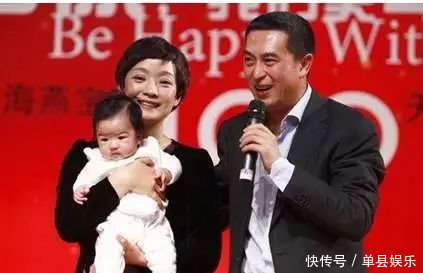 『前夫』她离婚获得24亿分手费，二婚嫁给张嘉译，如今50岁被宠成公主