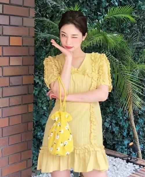 『腋下包』不要再乱买包了,这3种包和LV比,能潮一整年