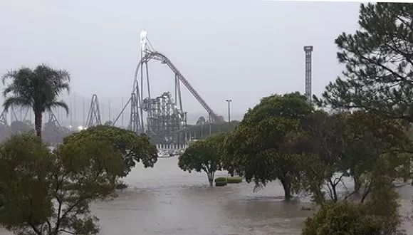  洪水泛滥：一边山火肆虐，一边洪水泛滥……澳大利亚经历“水火