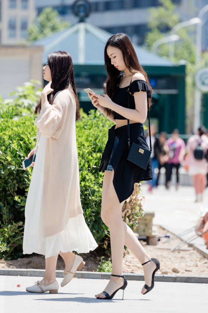 大长腿小姐姐，高跟鞋鞋跟是真细