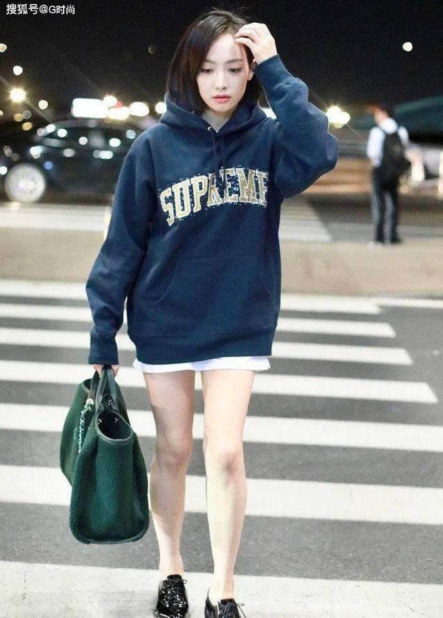  『元气』可慵懒可潮流可休闲可精致 元气又减龄的卫衣 妥妥的百搭神器
