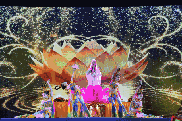 走进一座山，不小心发现山中藏着这样一座神仙寺庙!