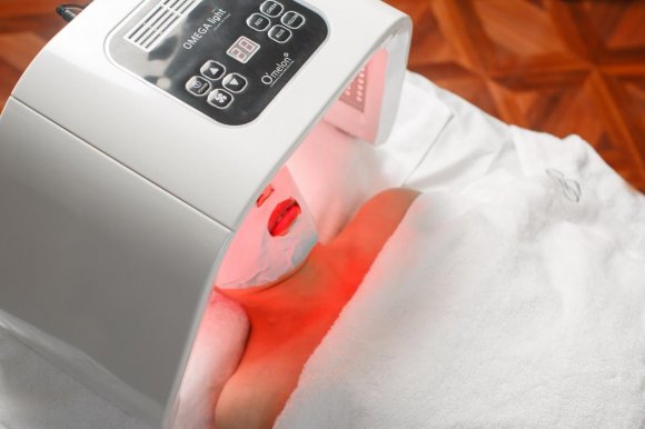 影视明星胡可亲临香榭迪尔做科技美肤