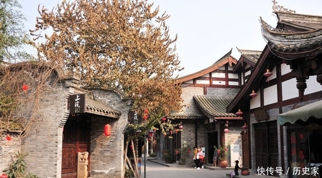 一座2000多年的村西古镇，里面古榕树树冠20余米宽，美食也不少！