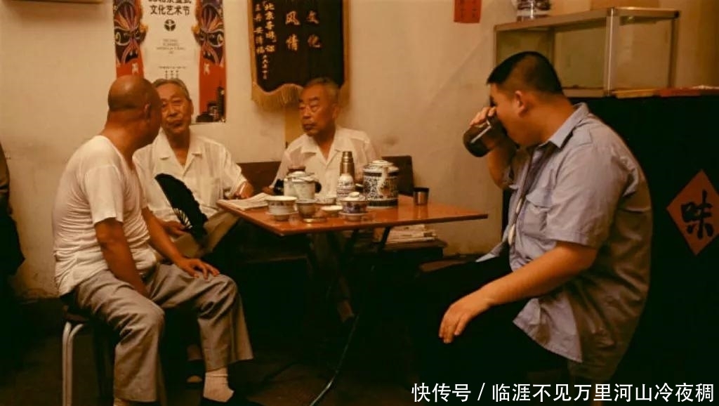 『北京』530块钱一双的片懒儿, 在北京一宿卖了20万双!您过去穿的多少钱?