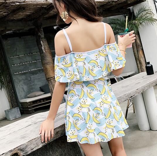 清新的一字领泳衣美女,秀出优雅的姿态,尽显迷人的魅力!