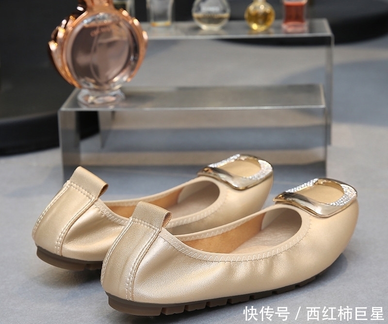 新款:今年最流行穿“瓢鞋”, 比穿高跟鞋时髦, 比不穿鞋子还舒服