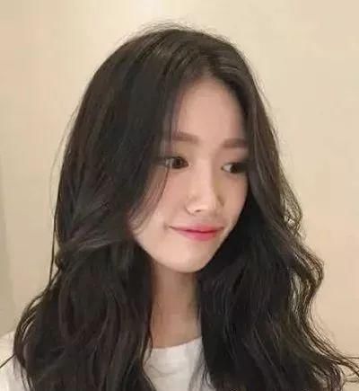 「老气」做什么卷发不显老气 推荐这5款卷发非常显年龄小