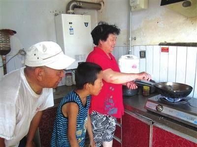 今年起,农村开始统一安装天然气,开户费每户约