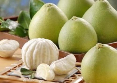 这位果农每年投入200万元进行科学种植管理，把柚子种出了财富