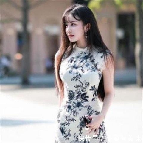女人■精致旗袍，女人味十足，街拍小姐姐：迷人长裙