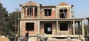  建好@农村常见的这种楼房，建好后缺点明显，农民朋友建房前应考
