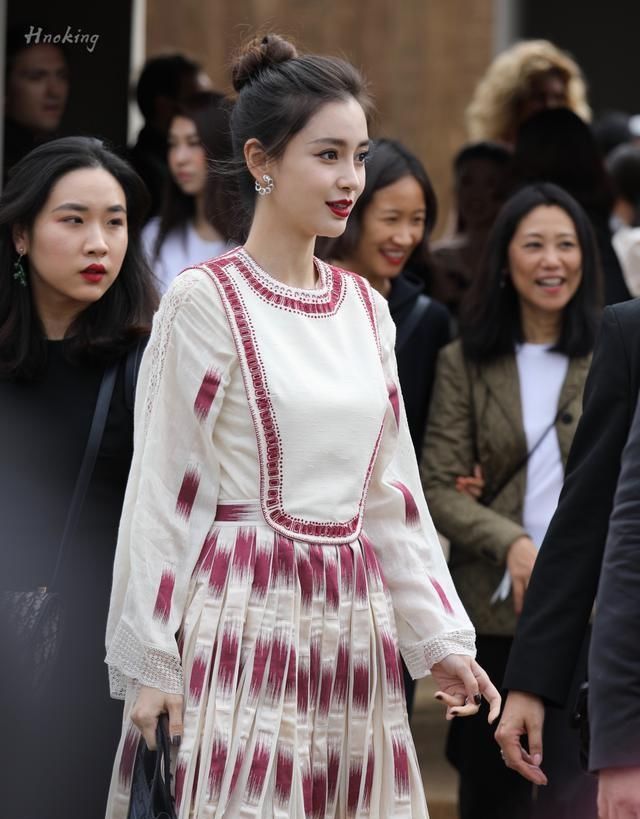 Angelababy时装周生图曝光，颜值超高
