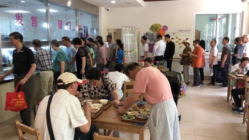 还在为家里老人的衣食住行担忧？未来三年这个区老年助餐服务场所