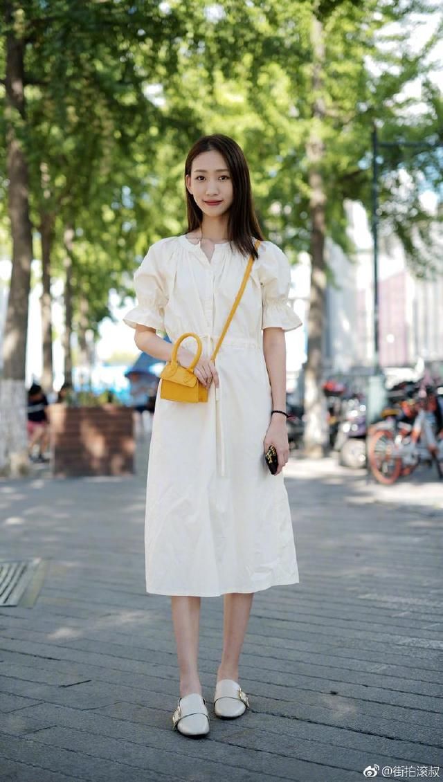 低调的颜色，低调的裙子，原来低调也是一种无法抗拒的优雅！