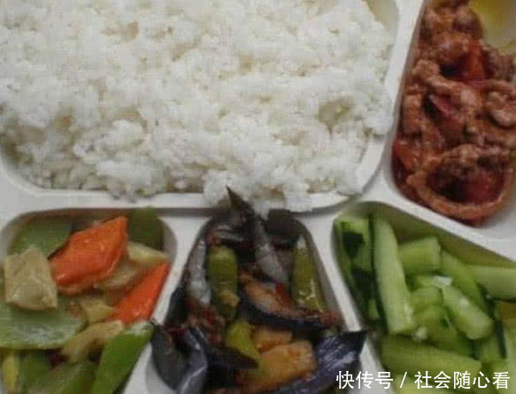 高铁盒饭太贵？只要跟乘务员说一句话，就能吃到价钱低的盒饭！