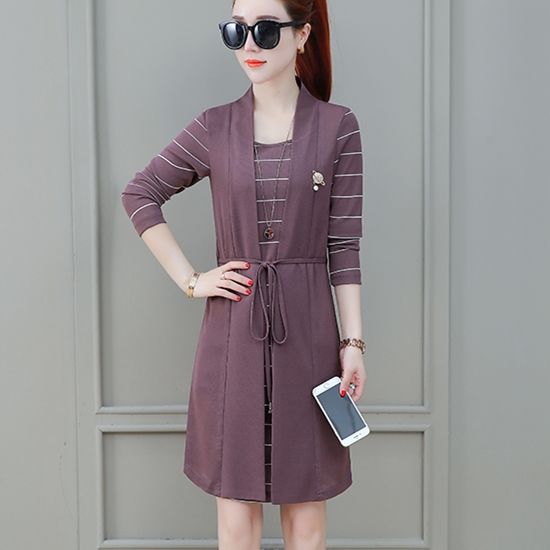 一旦过40，尽量少穿牛仔裤!瞧下图女人穿，洋气美嫩不输小姑娘