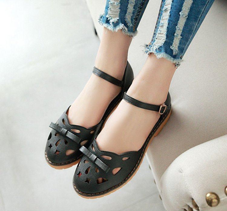 今年夏天给你的脚丫放个假，换掉累脚的高跟鞋，凉鞋能让你更好看