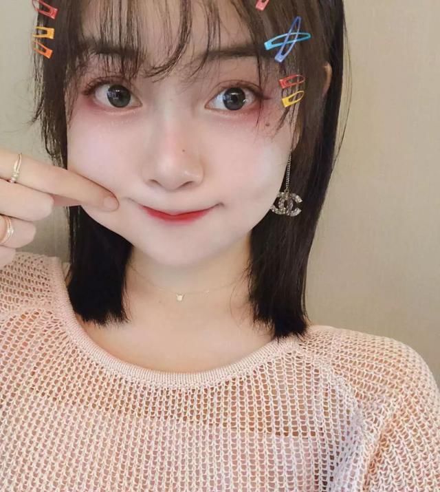  『实用』小短腿女生别总穿高跟鞋,建议这4个显腿长“穿衣法则”,很实用