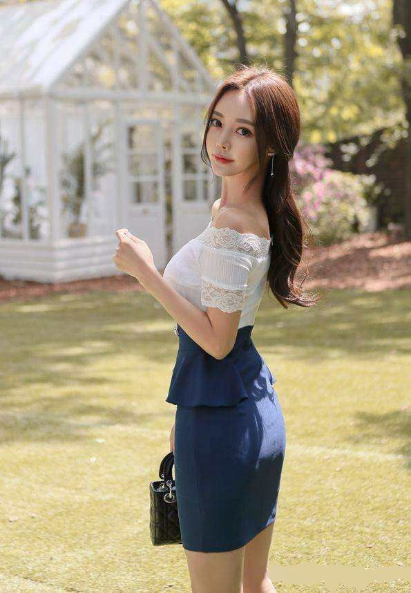 一字肩包臀裙:优雅大气的时尚风格,透露成熟女性妩媚动人的气质