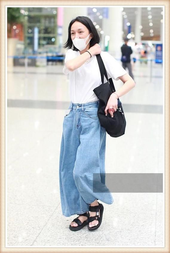 机场上的周迅邋遢不堪，时装周上却美出天际，网友：这才是真女神