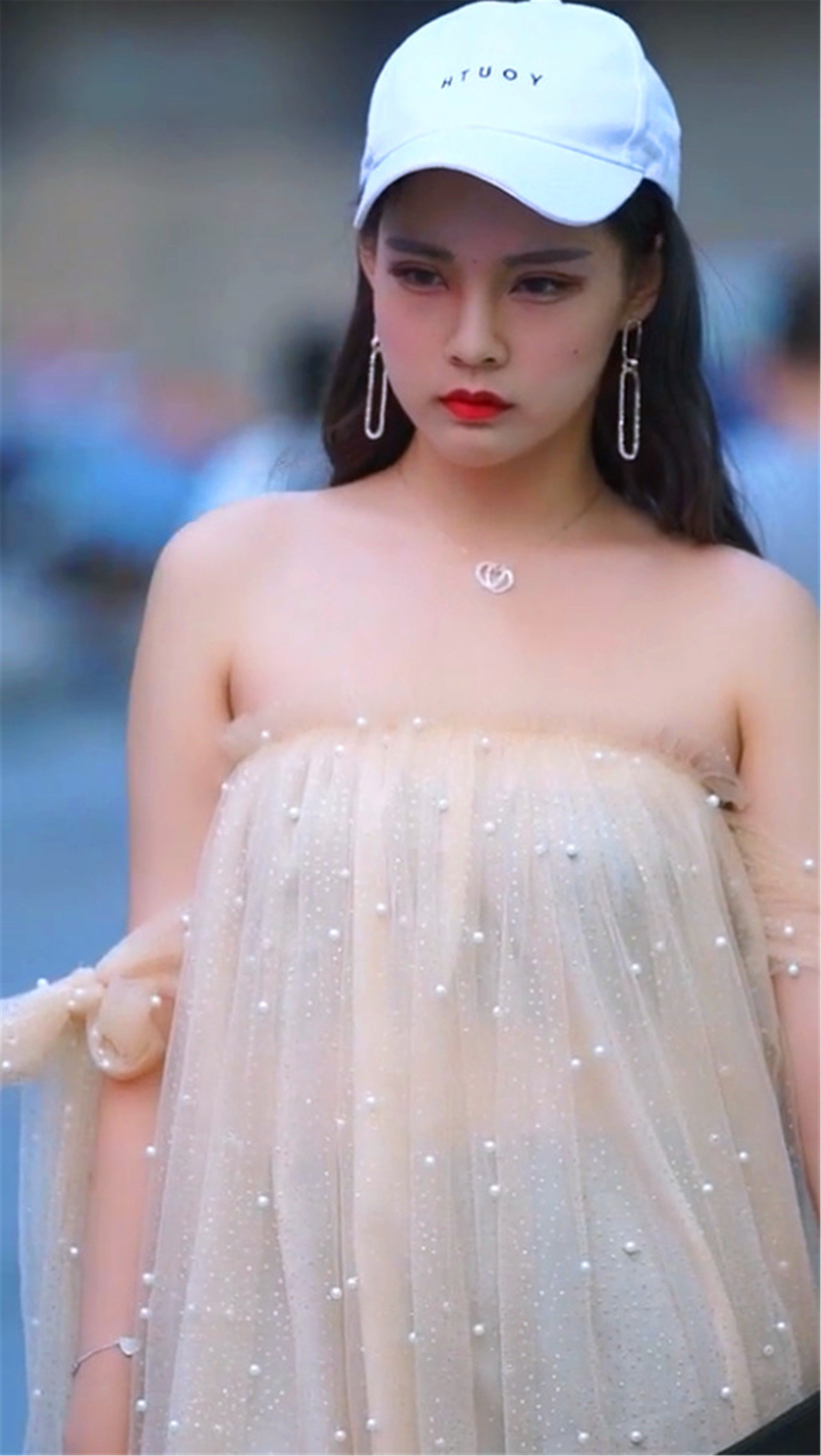 街拍:万水千山都不及美女这般婀娜多姿的身影，你最喜欢哪一个?