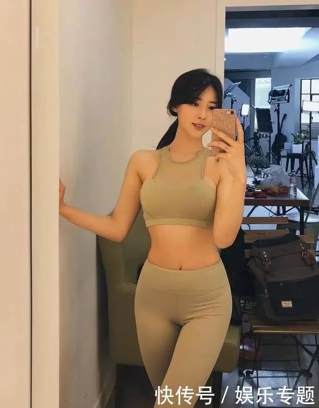 街拍:只看身材,令人羡慕的好身材,这样可以有几分!