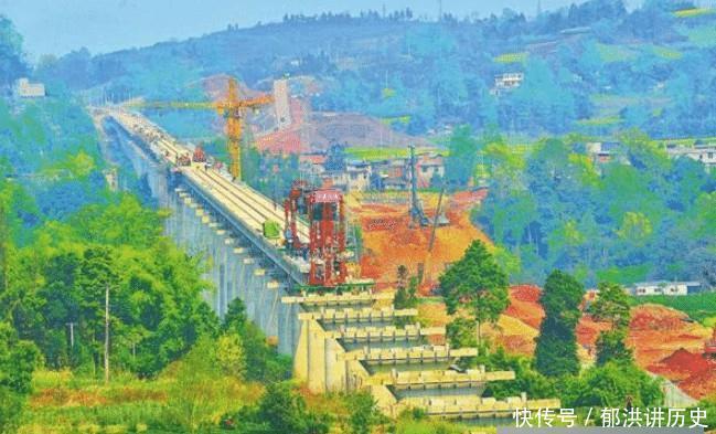 中国又修建超级铁路！投资2700亿元，能看出来有多大难度了吧？