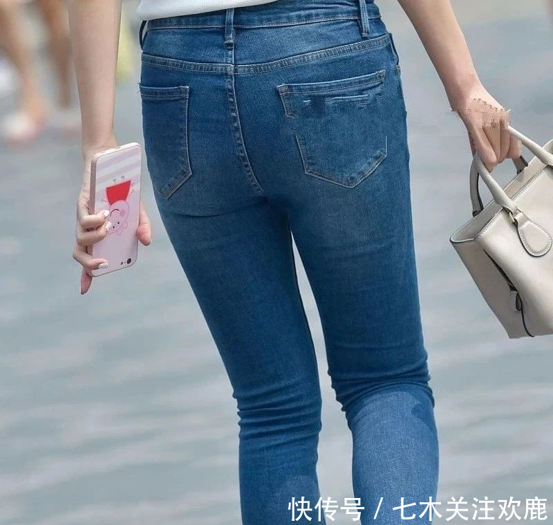  有个：时尚街拍：有个女孩，吸引你的，不仅仅是美貌。
