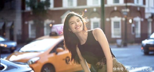 今秋刘雯、周冬雨抢着穿的裤子,竟然这么大有来头!