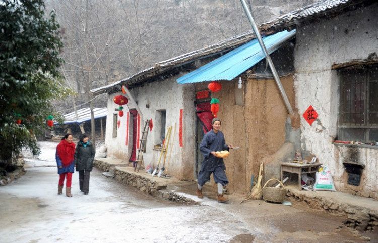 实拍：深山里的苦行僧，青菜萝卜度日，与世隔绝！