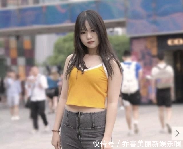  采用@清新靓丽的搭配风格，展现多元化穿搭品味，展现十足魅力