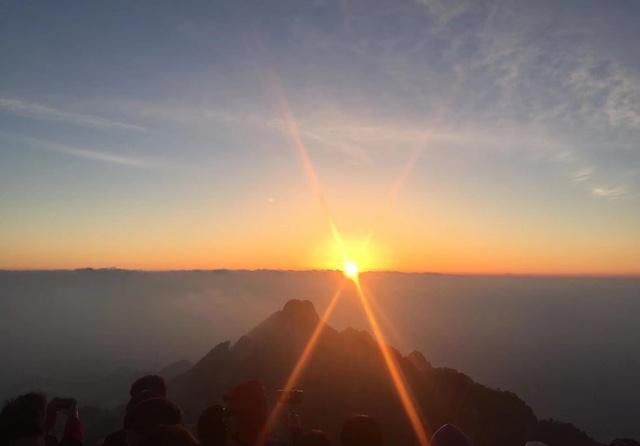 河南这个地方看日出绝对媲美泰山，云雾似天外之云，犹如人间仙境