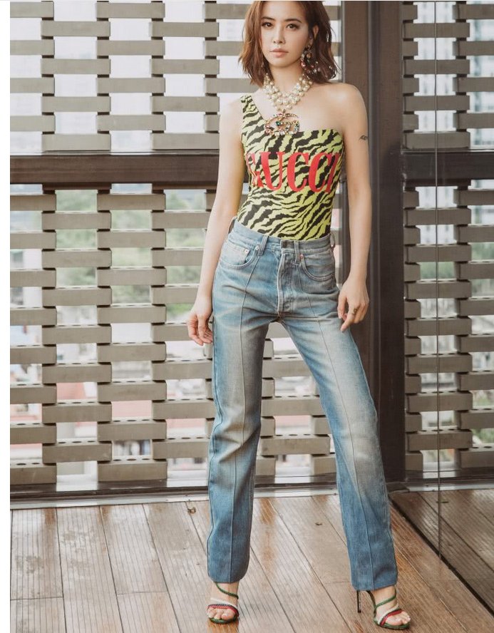 蔡依林鞋子绝了!鞋跟细到可以卡进地板缝，脚背拱那么高不难受?