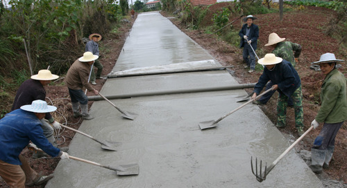 10年寿命的“村村通”公路，不到2年就成了“村村痛”，为啥？