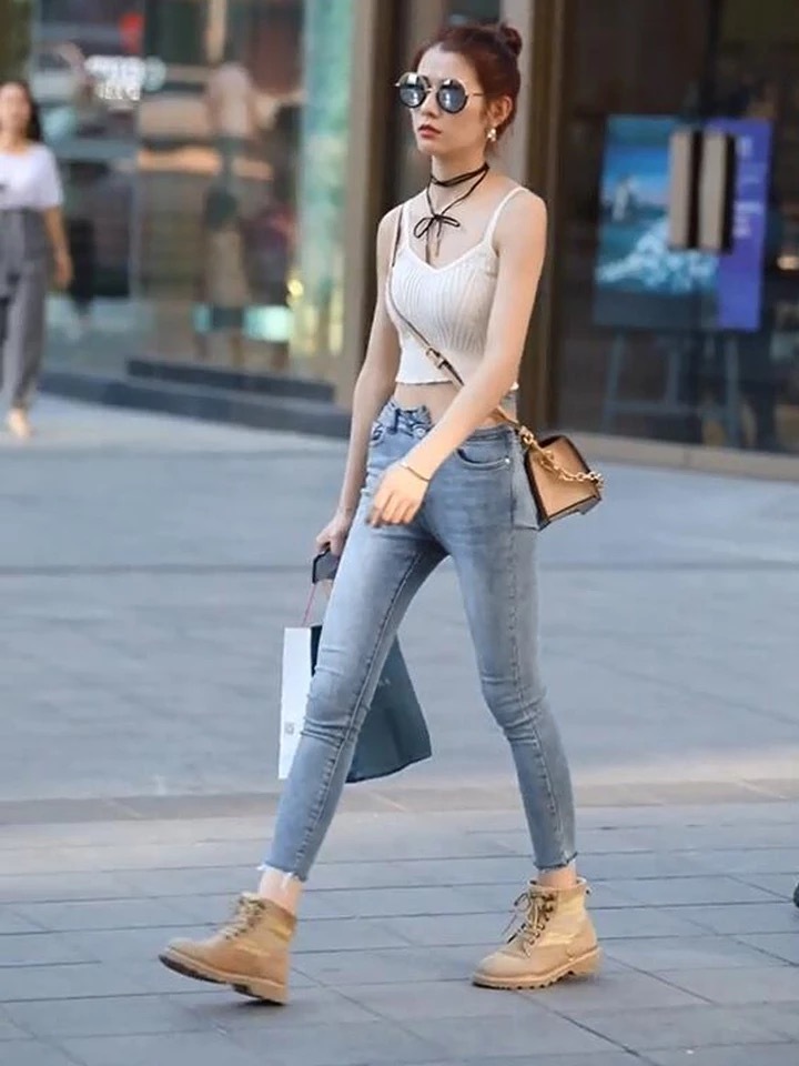 紧身裤打造迷人曲线，简约显气质，最大限度提升格调