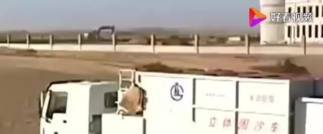 中国发明“吞沙巨兽”，一天能改变40亩沙漠，已在甘肃建设使用！