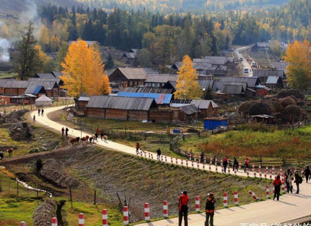 我国“睡觉最晚”地方：晚上9点多日落，半夜12点美女仍遍布街头