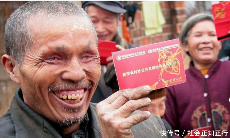 好消息，养老金9月全面补发，没达到标准的老人“差额补足”！