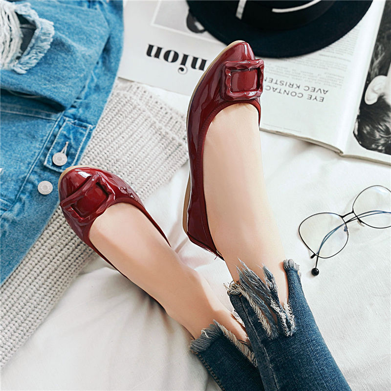 女人过35轻熟年纪，打扮高贵点!试试新款气质女鞋，女人味十足