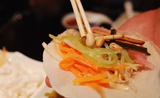 中国第一条旅游高铁正式通车！400余个4A级以上景区，一路美食美