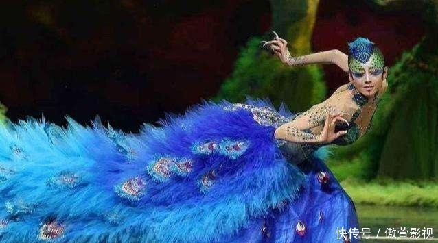  女明星■女明星的孔雀公主造型，全身都穿上羽毛就像了吗？