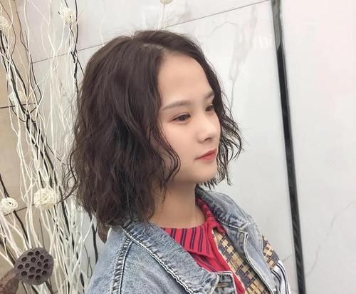  『减龄』脸大的妹子选什么发型？这些遮肉又减龄的款式，让你成为巴掌脸
