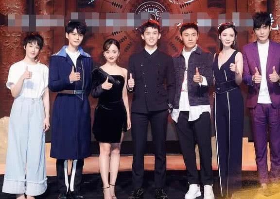 不和其他女星同框，永远不知道杨蓉有多“矮”，和张萌同台太尴尬