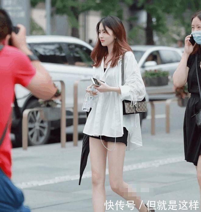 #风景#摄影:面目俊俏的美女,背影就是一道风景